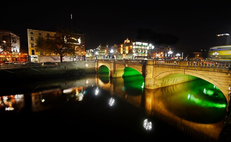 Eerie: O'Connell Bridge, Dublin, Ireland.